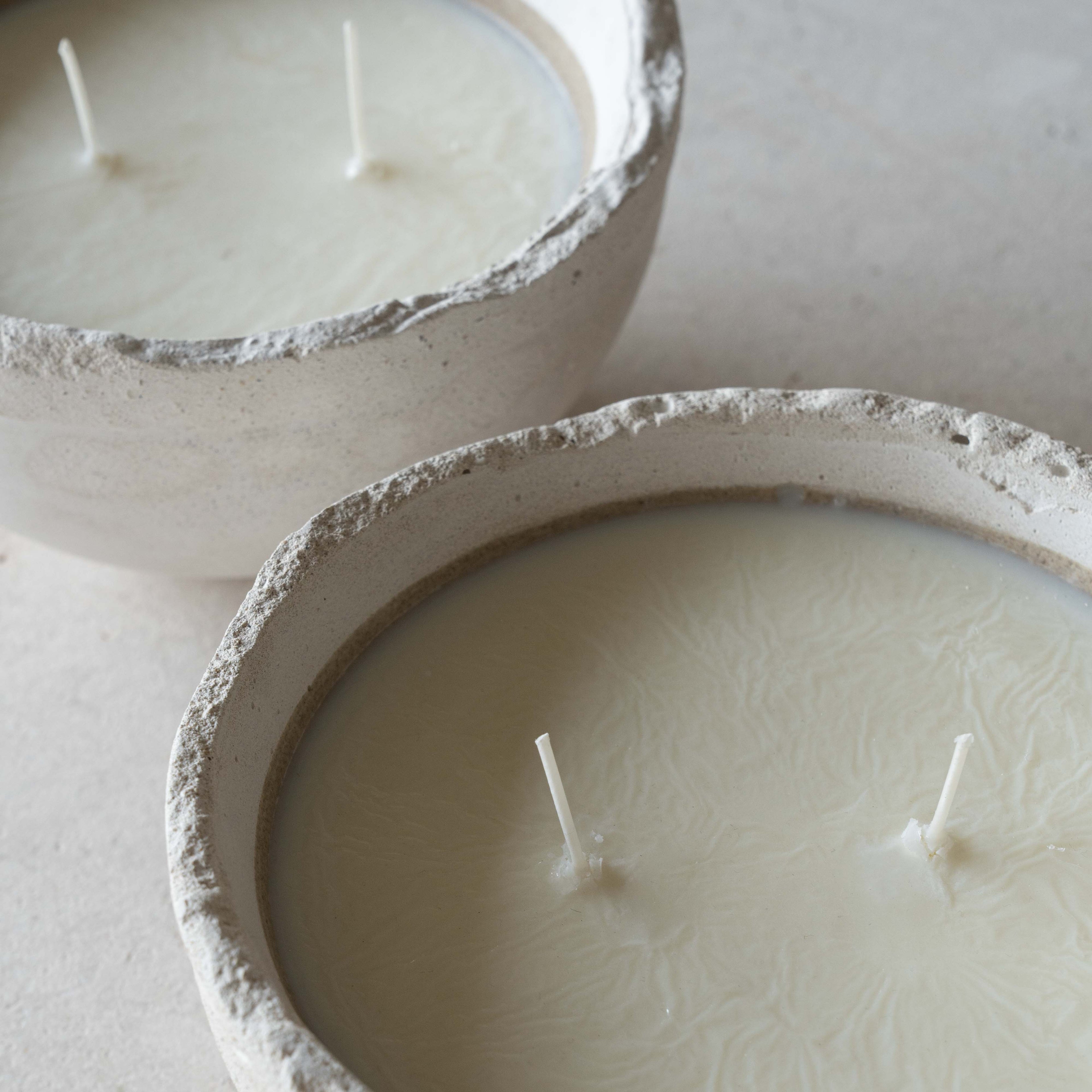 Amber Luxe Handcrafted Cement & Soya Wax Round Loaf Bowl Candle